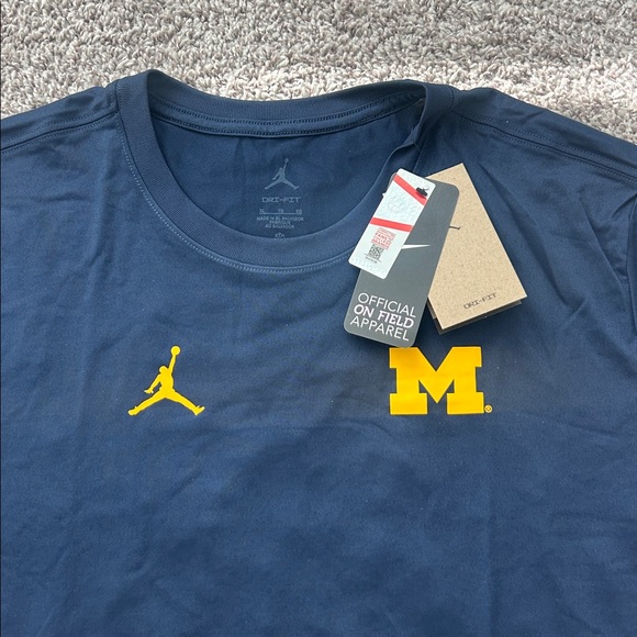 Jordan Men's Michigan Wolverines Navy Logo Shirt - Picture 2 of 8
